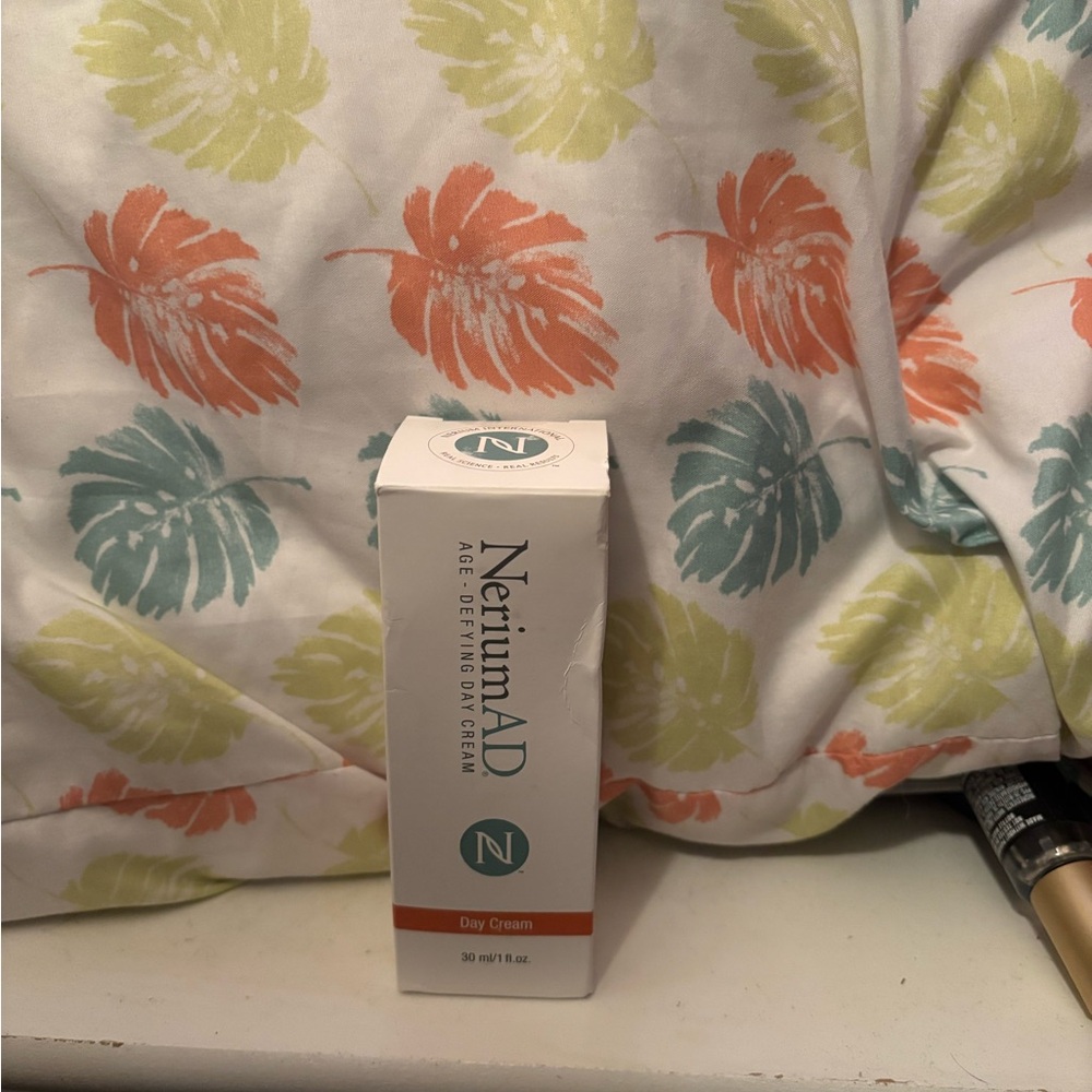 Nerium Age-Defying Day Cream - White and Orange